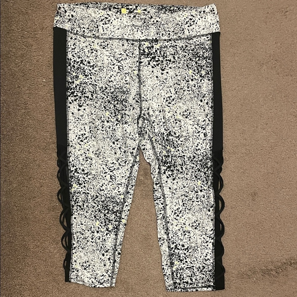 Xersion XL Black & White Splatter Patterned Athletic Leggings